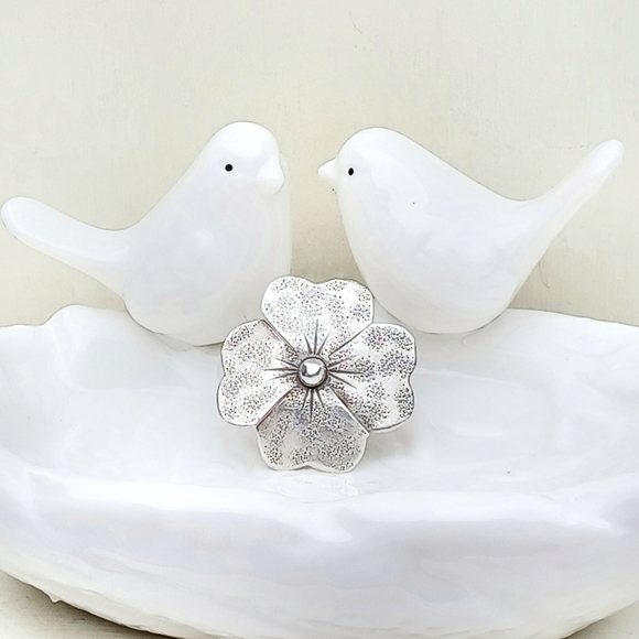 Large Flower Silver Ring - Picture 10 of 12